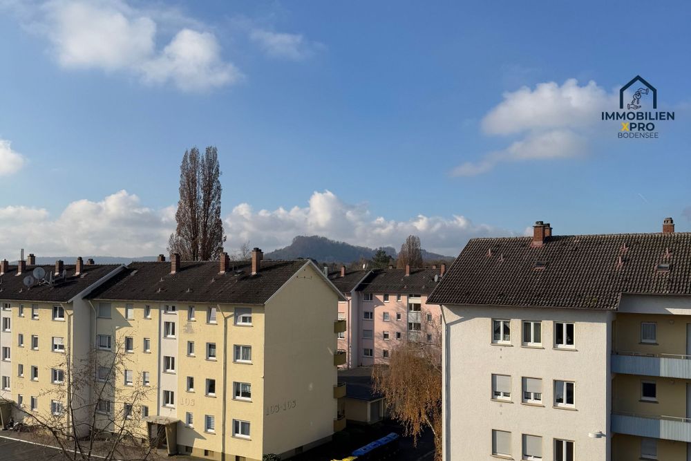 2-Zimmer-DG-Wohnung mit Garage & Hohentwielblick – Singen Südstadt – Bild 1